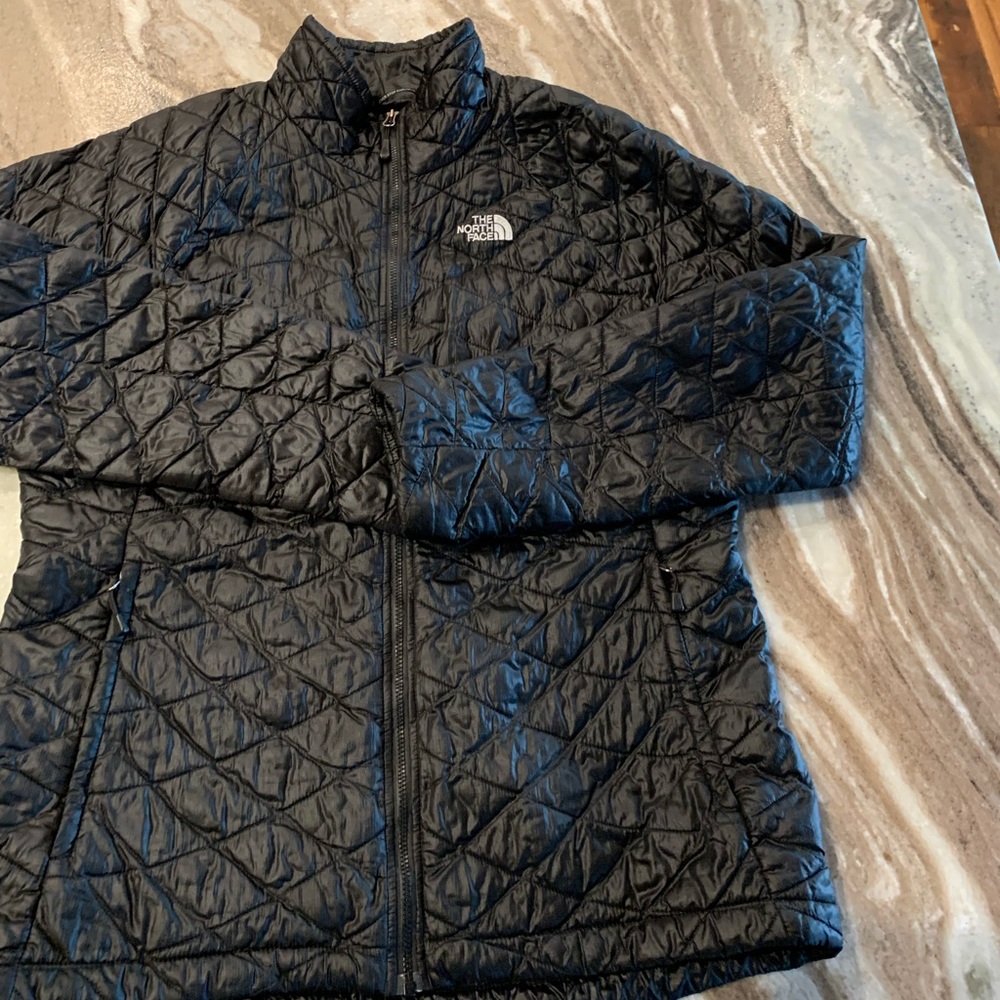 The North Face Women’s Large Black Thermoball Jacket excellent